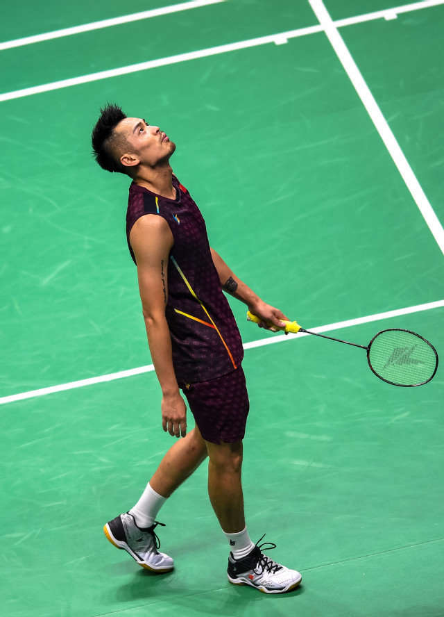 怎么看待，在硅PU球場地坪上拼搏的林丹敗給石宇奇